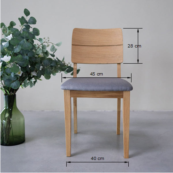 NordicStory Packung mit gepolsterten Esszimmerstühlen aus massiver Eiche aus der Mauritz-Kollektion Möbel in nordischer grauer Farbe mit modernem Design Eiche.