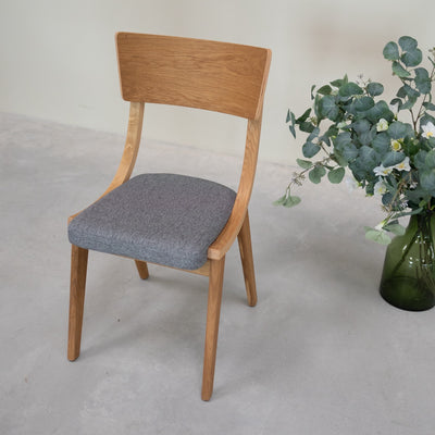 VESKOR 2er- oder 4er-Pack Lucas-Esszimmerstühle aus massiver Eiche, grau oder beige gepolstert