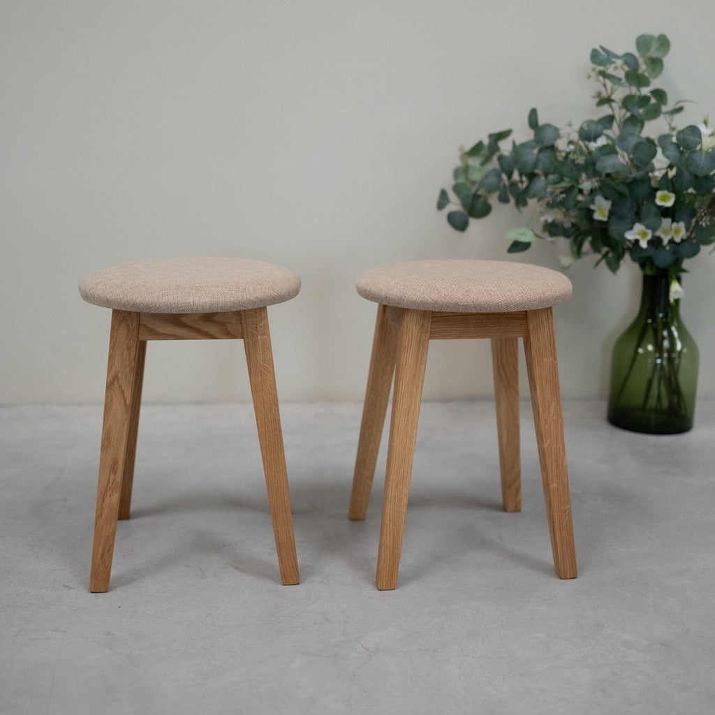 NordicStory 2er oder 4er Pack Massivholz-Esszimmerhocker Diana, gepolstert