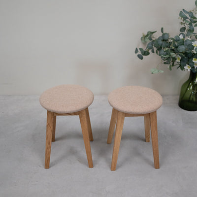 NordicStory 2er oder 4er Pack Massivholz-Esszimmerhocker Diana, gepolstert