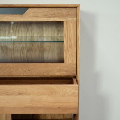 NordicStory Massivholzvitrine Eiche Bremen 3, 124 x 38 x 134 cm.