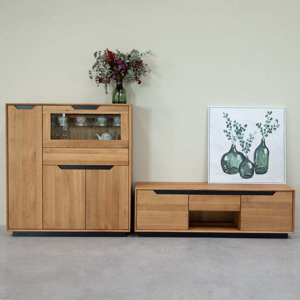 NordicStory Massivholzvitrine Eiche Bremen 3, 124 x 38 x 134 cm.