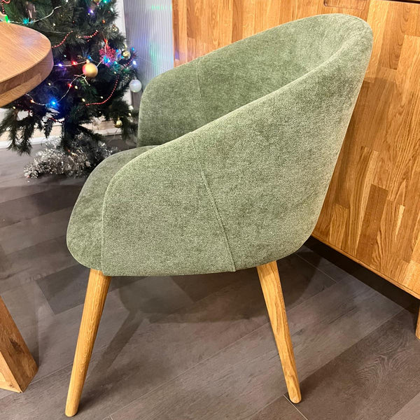 Armlehnstuhl Ana aus massiver Eiche mit Polsterung | VESKOR