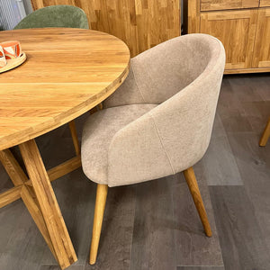 Armlehnstuhl Ana aus massiver Eiche mit Polsterung | VESKOR