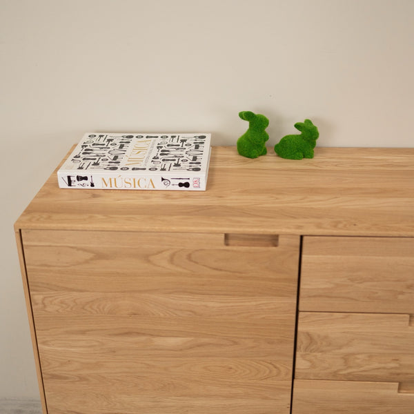 Kommode aus massiver Eiche Escandi Atelier | NordicStory