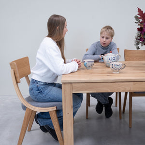 Ausziehbarer Esstisch aus massiver Eiche L2