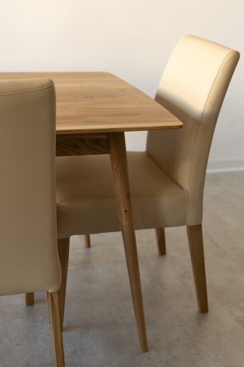 2er- oder 4er-Pack Malaga Esszimmerstühle, Gestell Eiche massiv, Polsterung Beige | NordicStory