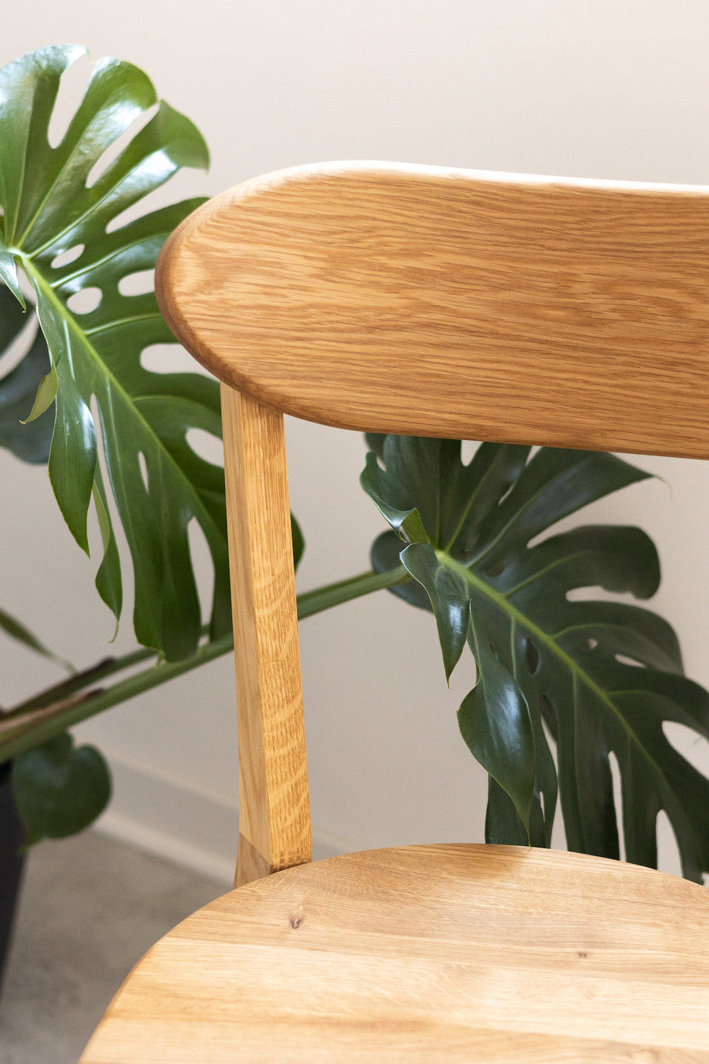 2er- oder 4er-Pack Eiche massiv Esszimmerstühle Isku | NordicStory