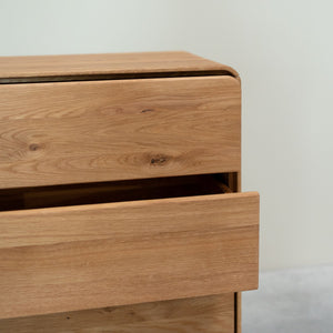 Kommode aus massiver Eiche Geneva 2 Kommode mit 4 Schubladen Roble.Store NordicStory