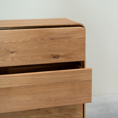 Kommode aus massiver Eiche Geneva 2 Kommode mit 4 Schubladen Roble.Store NordicStory