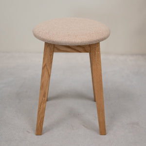 2er oder 4er Pack Massivholz-Esszimmerhocker Diana, gepolstert | NordicStory