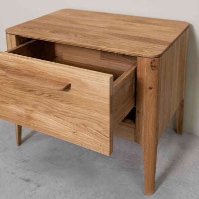 Atlanta Nachttisch Eiche massiv, 56,2 x 38,2 x 47 cm | NordicStory