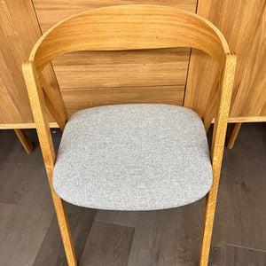 2er- oder 4er-Pack Oscar Esszimmerstühle Eiche massiv, gepolstert | VESKOR