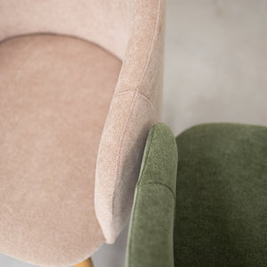 Armlehnstuhl Ana aus massiver Eiche mit Polsterung | VESKOR