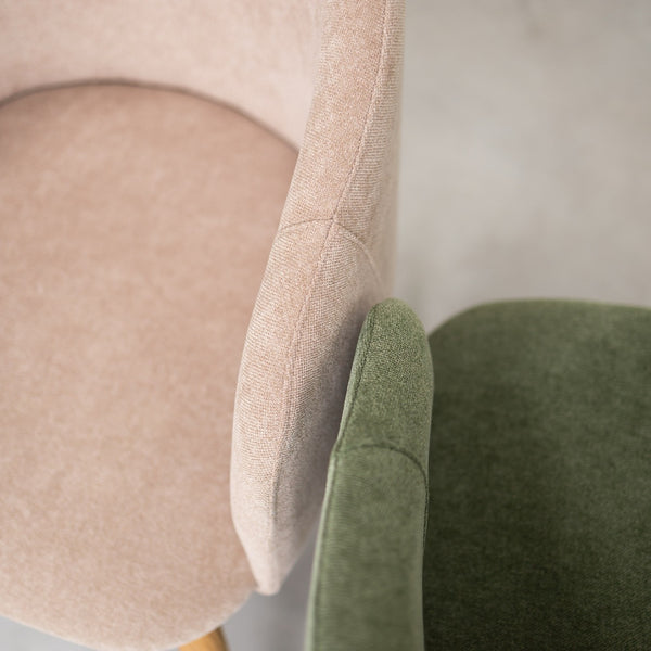 Armlehnstuhl Ana aus massiver Eiche mit Polsterung | VESKOR