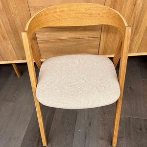 2er- oder 4er-Pack Oscar Esszimmerstühle Eiche massiv, gepolstert | VESKOR