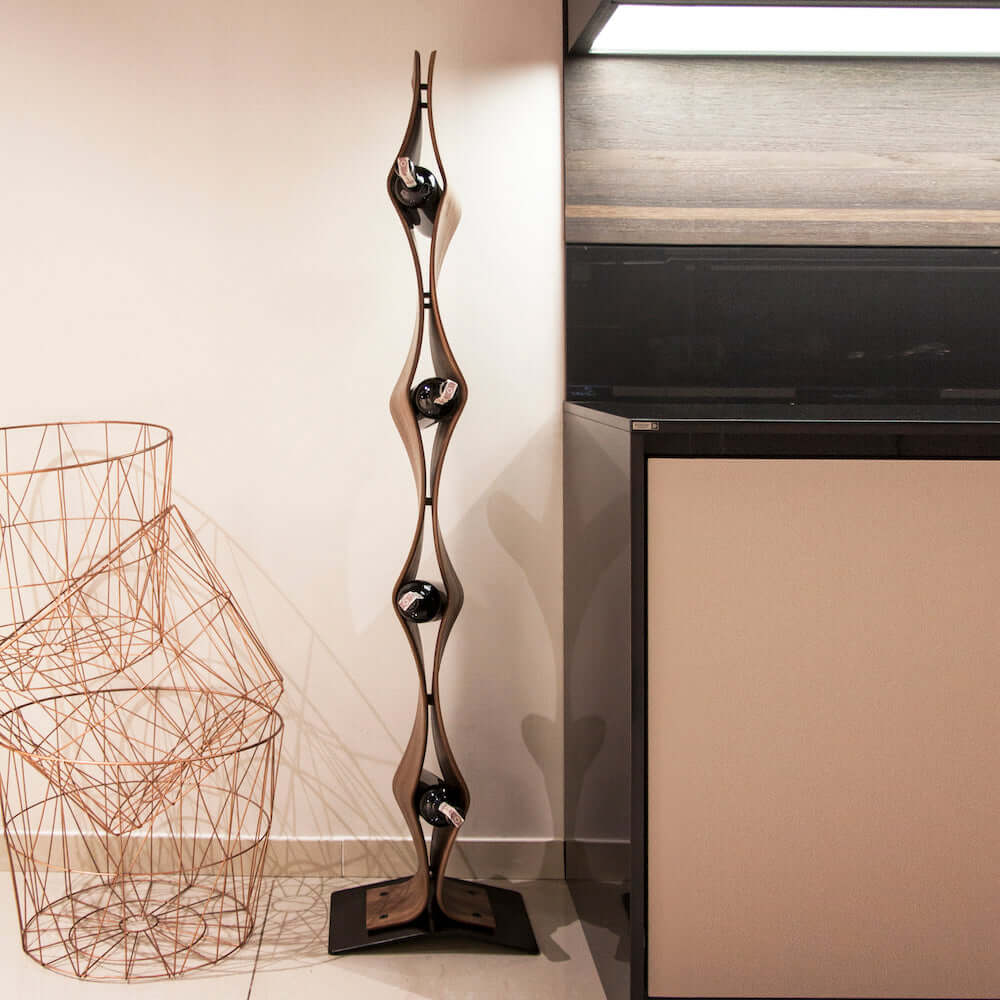 NordicStory Handgefertigtes Weinregal aus Eiche TWIST, Weinregal für 4 Flaschen