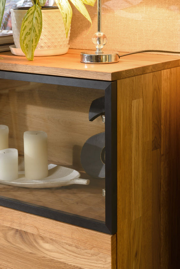 NordicStory Kommode aus massiver Eiche mit schwarzen Metallbeinen Moritz