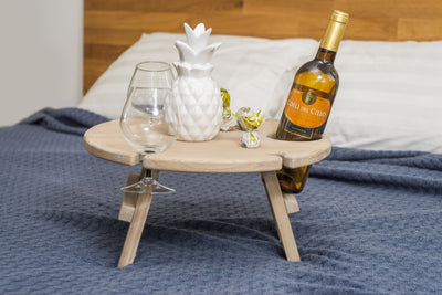 NordicStory Tragbarer Wein-Picknicktisch, klappbarer Weinglashalter aus massivem Eichenholz für Camping, tragbarer Mini-Weintisch aus Holz, Strandtisch (