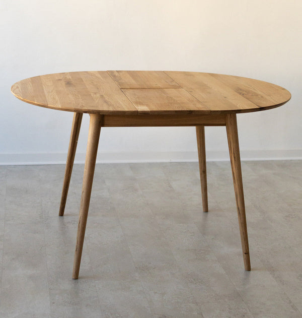 NordicStory Runder ausziehbarer Esstisch aus massiver Eiche Escandi 3 100-130 x 100 x 75 cm.  Medien 1 von 20