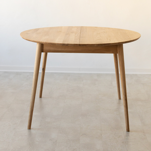 Ausziehbarer Esstisch aus massiver Eiche Escandi 4, 120-155 x 120 x 75 cm | NordicStory